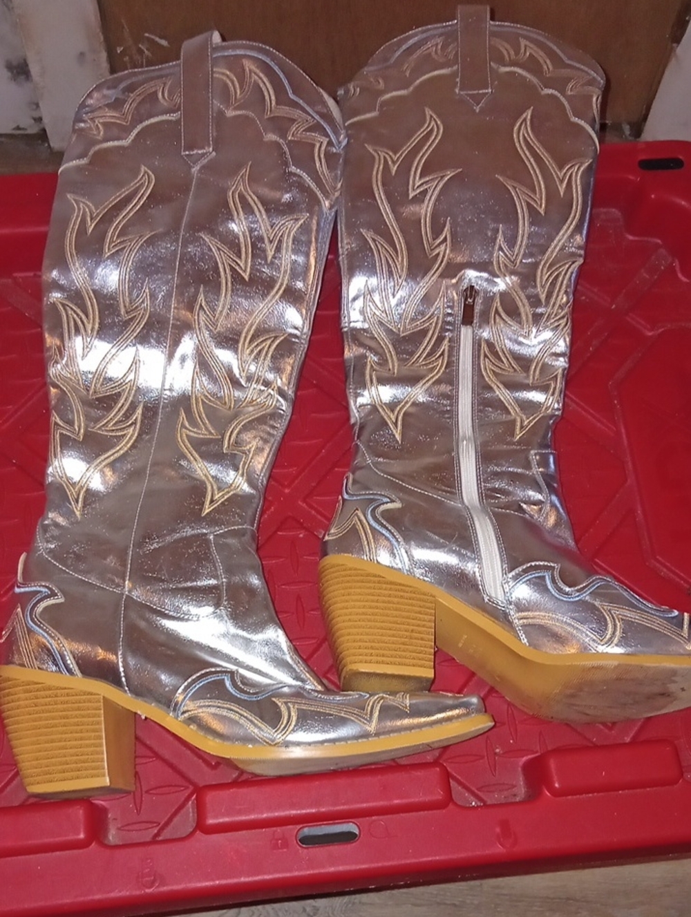WetKiss Metallic Silver Western Cowboy Boots with Tan Heel Size 9